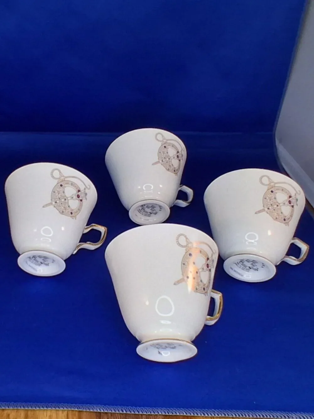 Royal Tara Fine Bone China 6 Pc Set/4 Teacups 2 Saucers Celtic Tara Brooch Eire